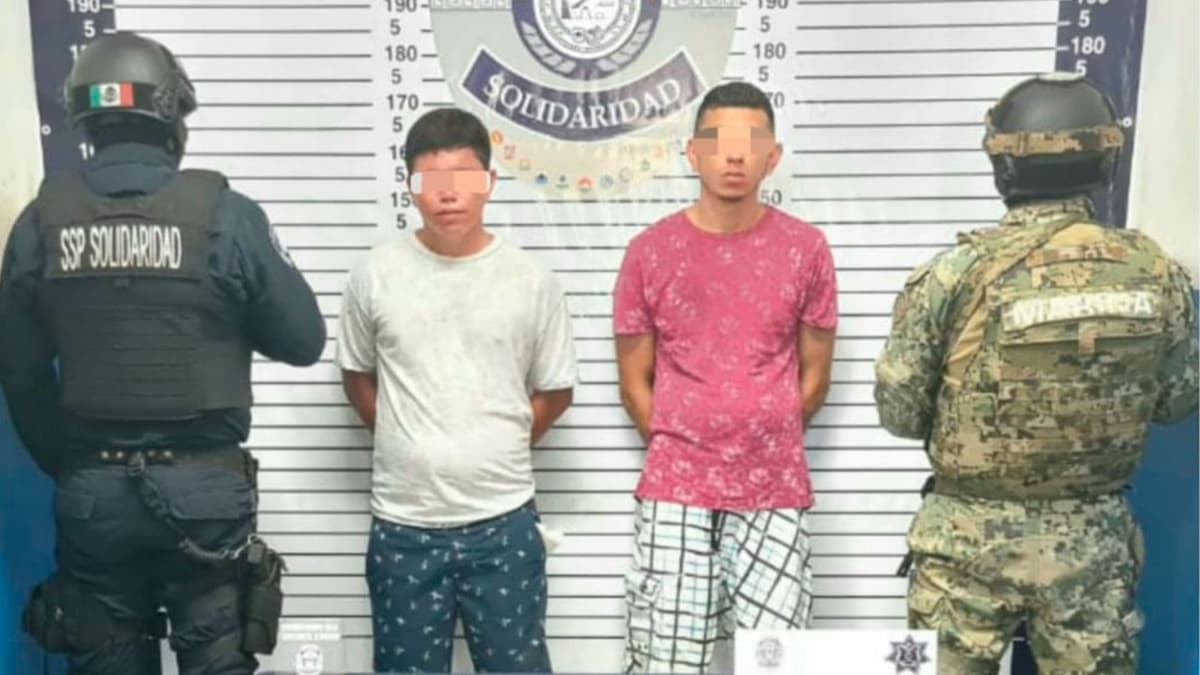 Caen dos hombres con drogas y réplica de una pistola en Playa del Carmen