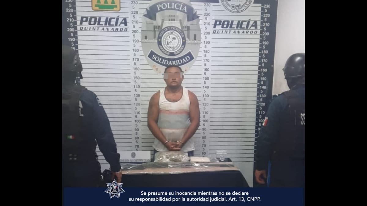 Sujeto huye de la policía y al ser alcanzado le encuentran marihuana y una réplica de rifle