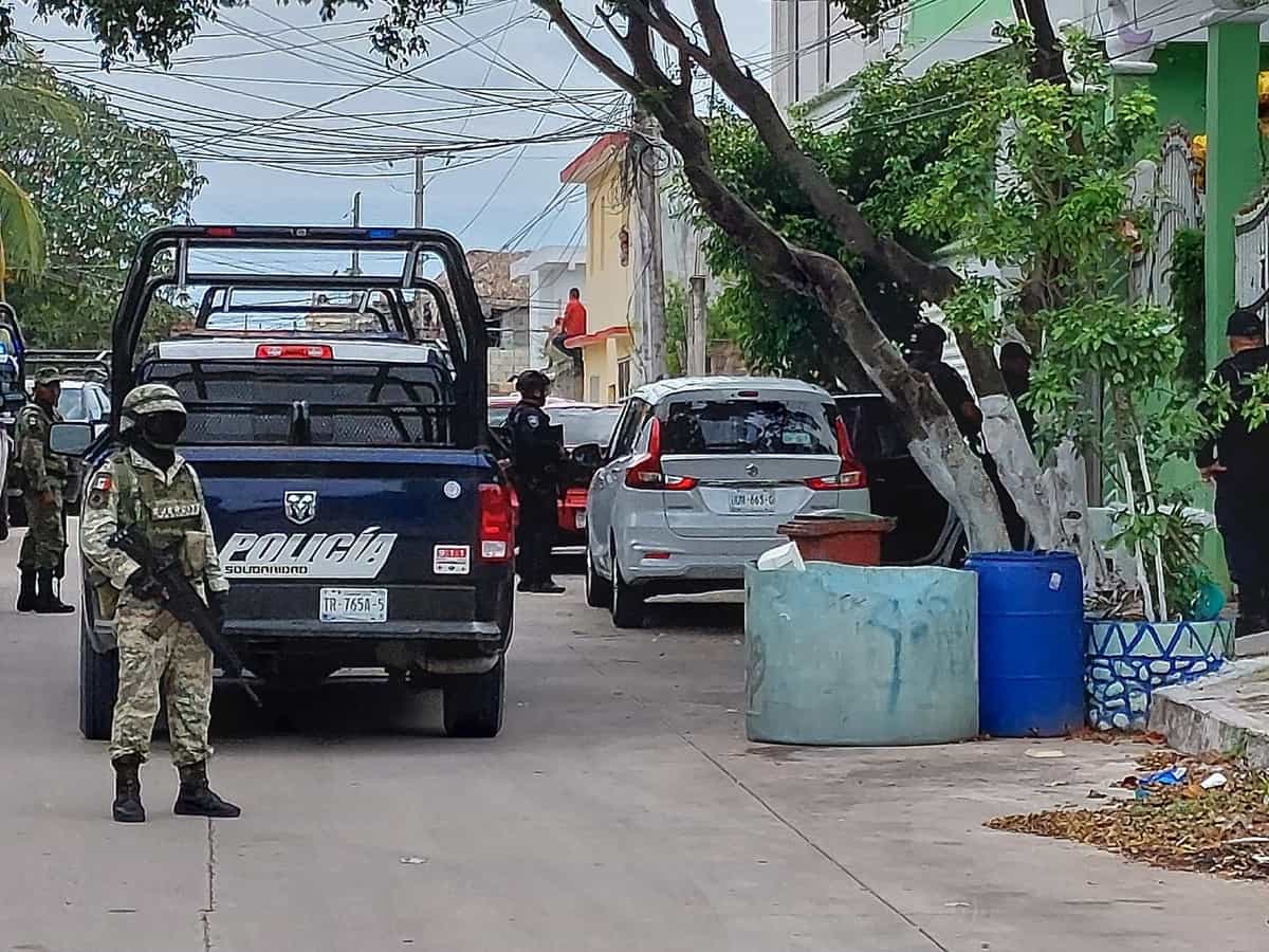 Aseguran a automovilista con un arma de fuego en la colonia Colosio de Playa del Carmen