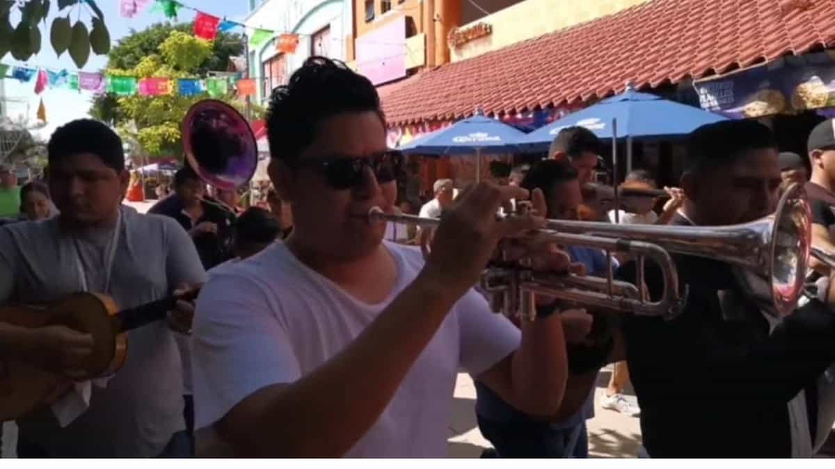 Celebran músicos de Playa del Carmen su día; han sufrido falta de pago de restaurantes y hoteles