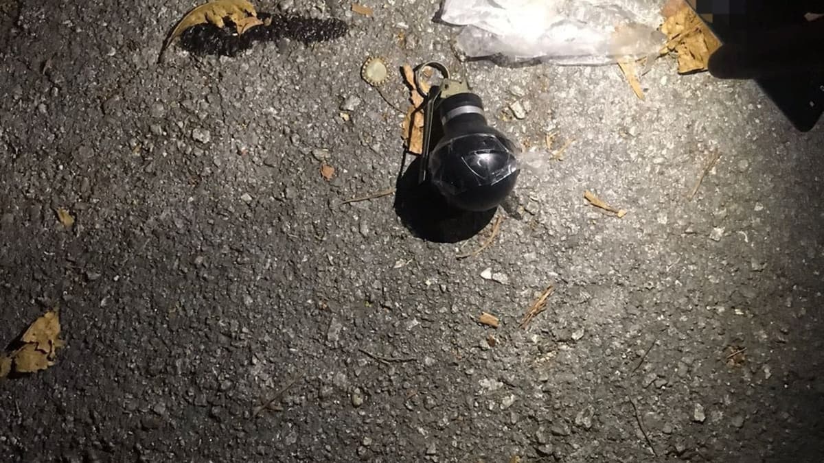 Policías aseguran granada casera en la Colosio; no detona
