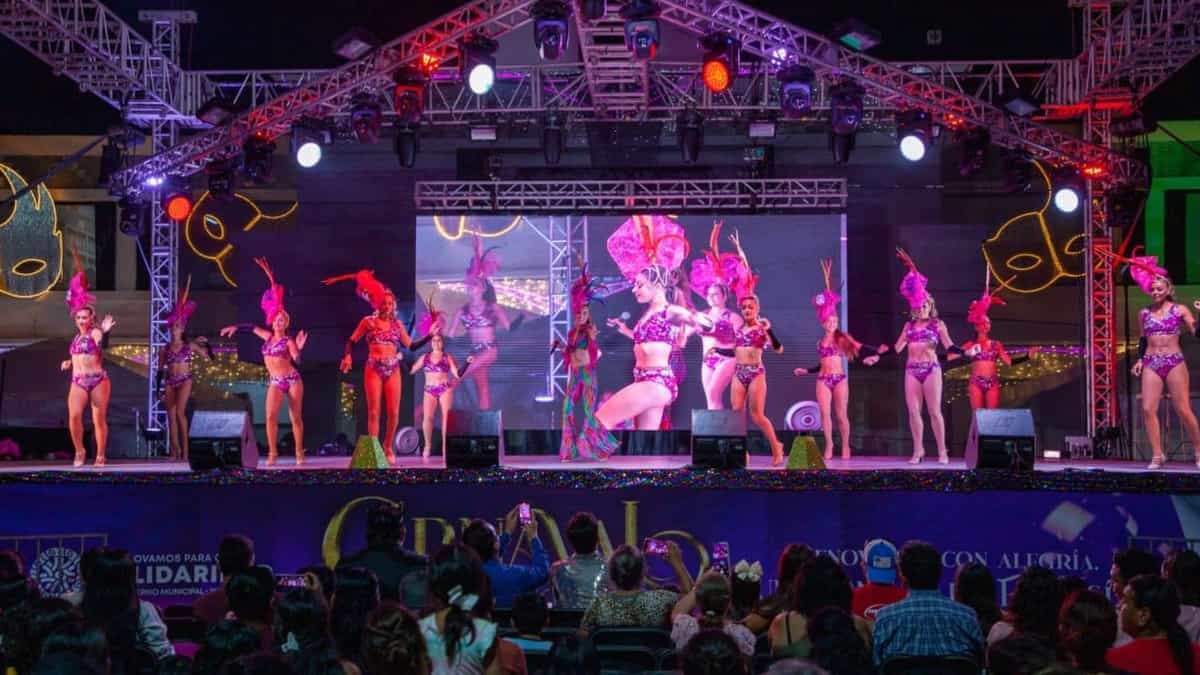 Alegre, colorido y ardiente concurso de comparsas