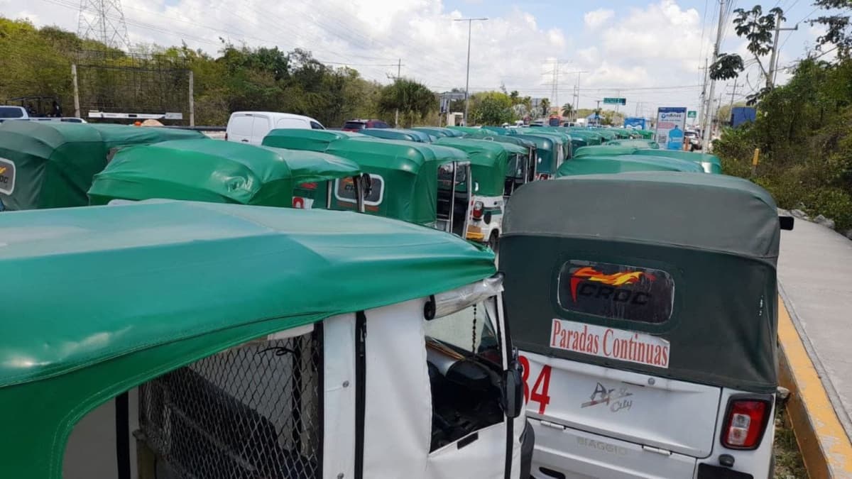 Por presuntos abusos, protestan mototaxistas ante Imoveqroo en Playa del Carmen