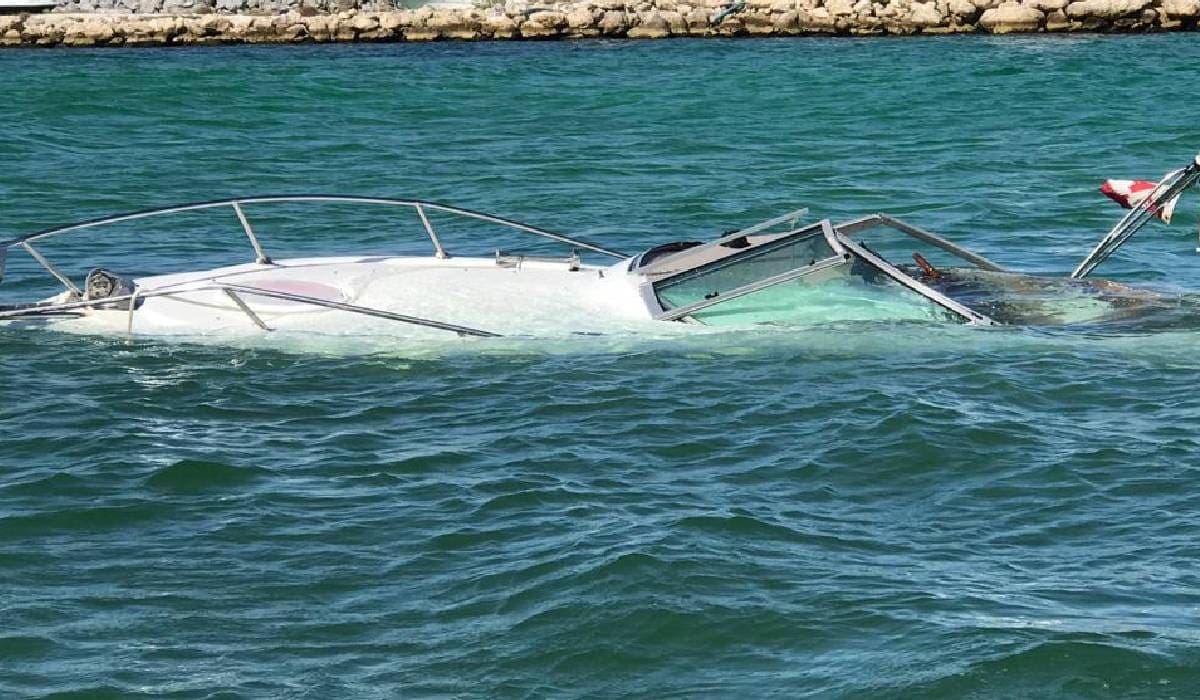 Se hunde yate en marina de Puerto Aventuras