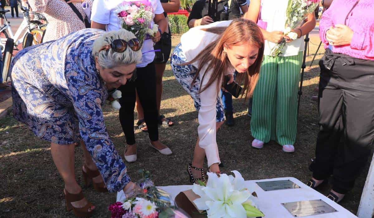 Develan placas por víctimas de feminicidio