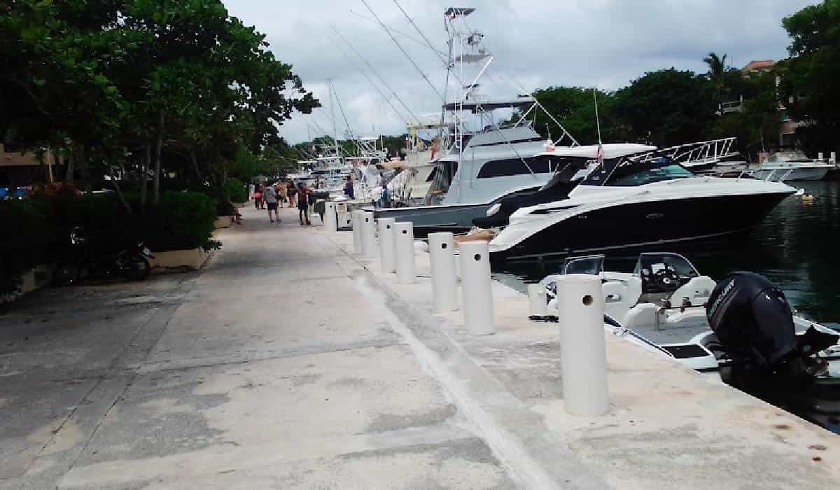 Rescatan embarcación a la deriva cerca de Puerto Aventuras