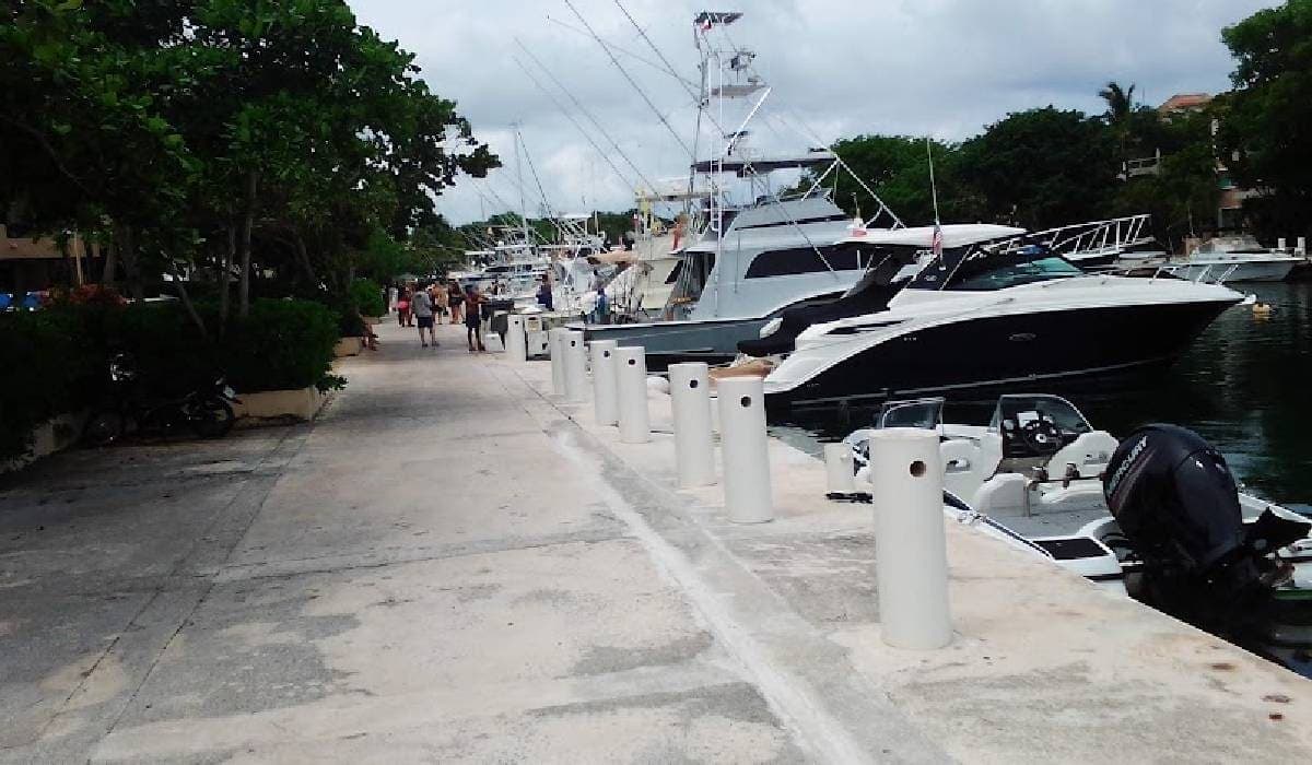 Rescatan embarcación a la deriva cerca de Puerto Aventuras