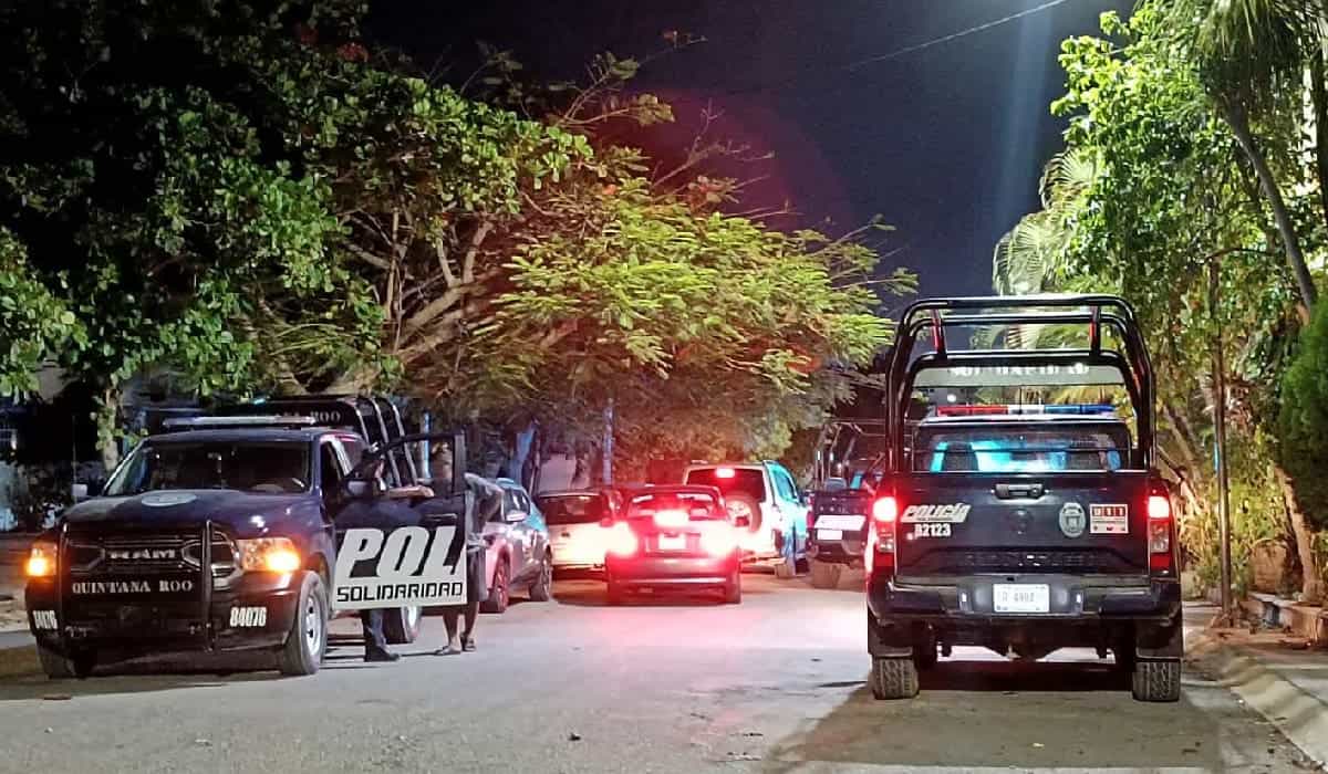 Balean una camioneta en el fraccionamiento Mundo Hábitat de Playa del Carmen
