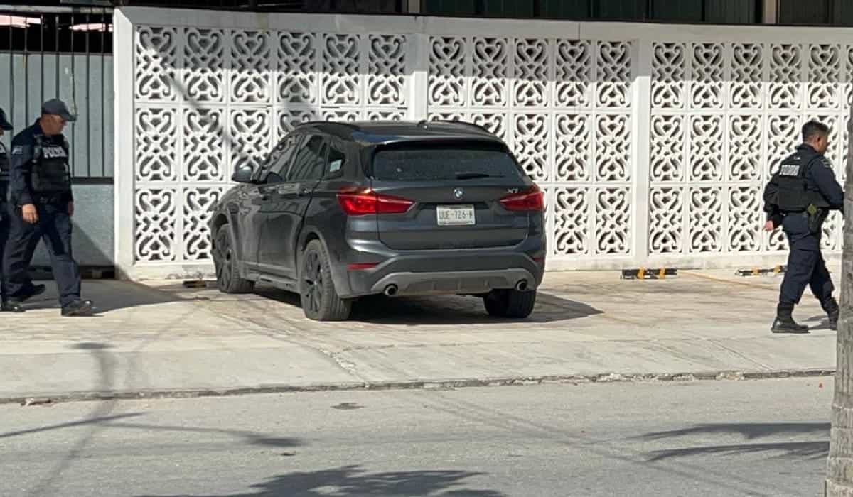 Vandalizan auto de un hombre en el Arco Vial de Playa del Carmen