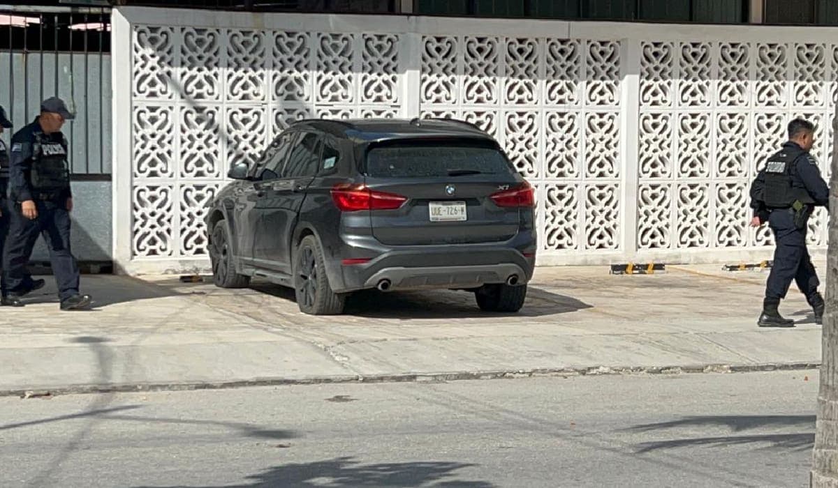 Vandalizan auto de un hombre en el Arco Vial de Playa del Carmen