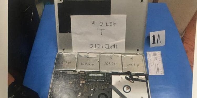 Dan ocho años de cárcel a colombiano por traer cocaína al Aeropuerto de Cancún