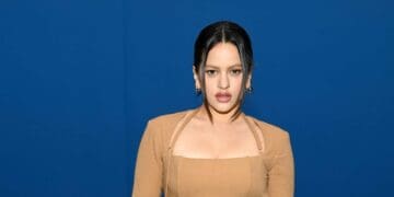 Rosalía recita el 'padre nuestro' en catalán y un presentador cree que está rapeando