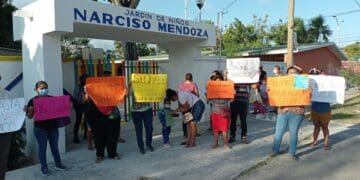 Padres de familia protestan por robos constantes a kínder de Chetumal