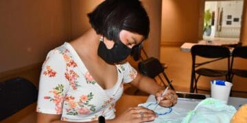 La FPMC dio inicio al taller de transformación de ropa en desuso en arte “A partir de ropa vieja”