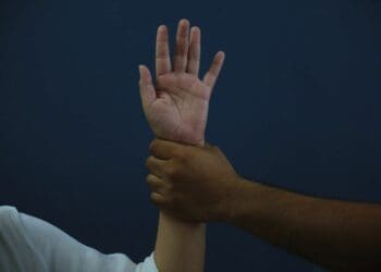 Descienden casos de violencia contra la mujer