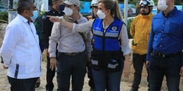 Realiza recorrido Lili Campos en restaurante Kool Beach, tras explosión