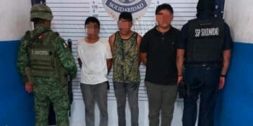 Golpe al narcomenudeo: caen sujetos con 250 dosis y cartuchos en Playa del Carmen
