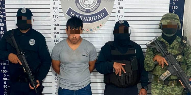 En Santa Cecilia, cerca de Playa del Carmen, detienen a jarocho con arma de fuego