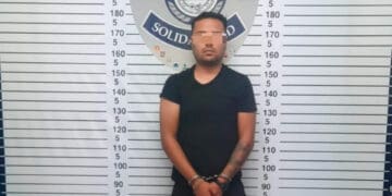 Traía licencia de conducir falsa y se pasa un alto; lo detienen en Playa del Carmen