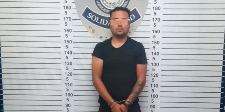 Traía licencia de conducir falsa y se pasa un alto; lo detienen en Playa del Carmen