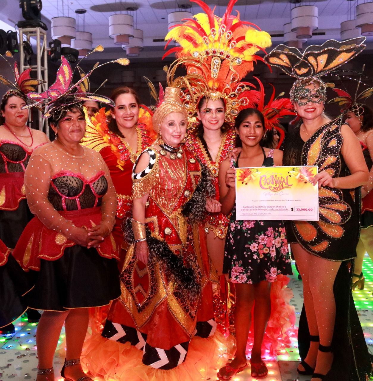 Colores, alegría y baile en Damas en Carnaval, evento con causa