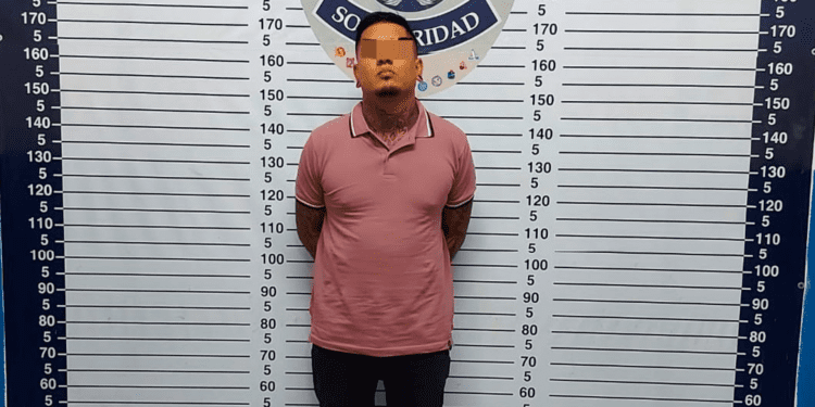 Aseguran a sujeto con varias dosis de droga en la colonia El Pedregal de Playa del Carmen