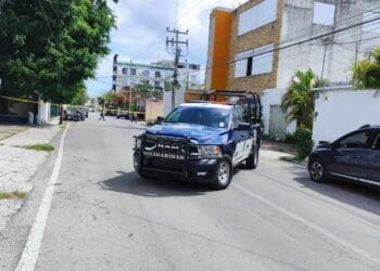 Balean fachada de local de buceo en Playa del Carmen