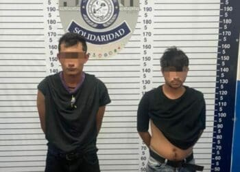 Capturan a dos sujetos con un arma de fuego, 11 cartuchos y 34 bolsas de narcóticos en Plata del Carmen