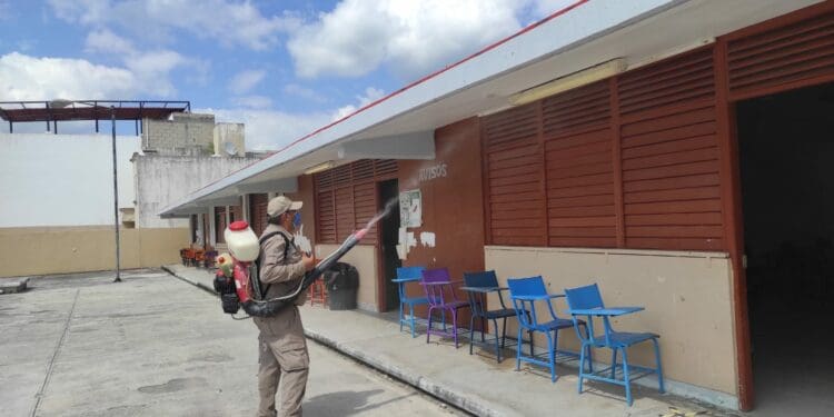Continúa sanitización en escuelas públicas de Solidaridad