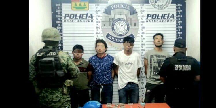 Cuatro sujetos son detenidos tras persecución en Solidaridad; llevaban droga