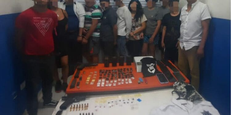 Detienen a 11 narcomenudistas en Solidaridad; cuatro son menores de edad