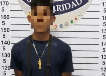 Detienen a menor de 16 años con 12 bolsas de droga