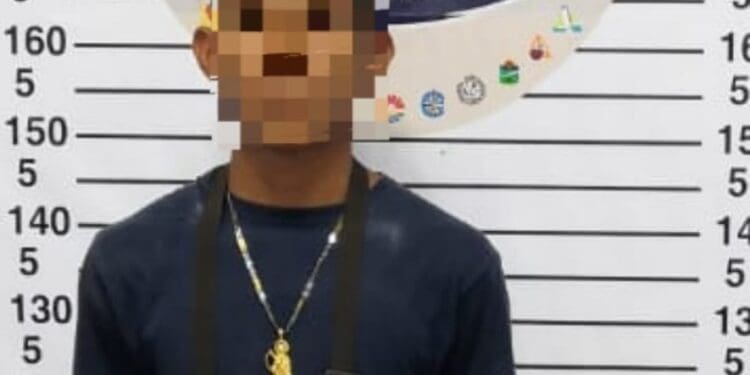Detienen a menor de 16 años con 12 bolsas de droga