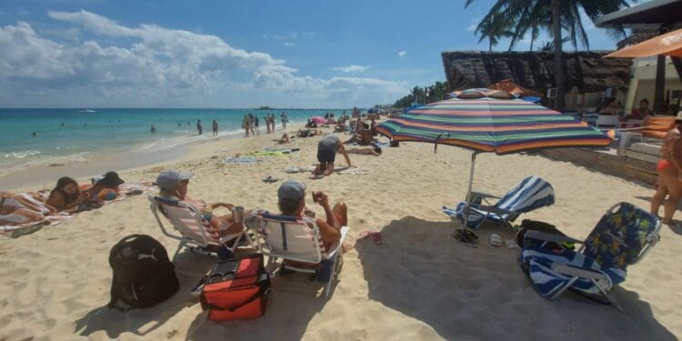 Empresarios de la Riviera Maya acusan falta de atención a erosión de playas