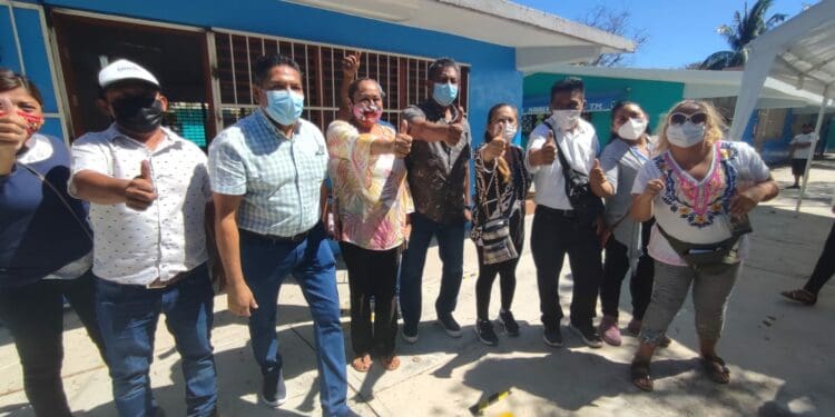 Inician con calma votaciones en Puerto Aventuras