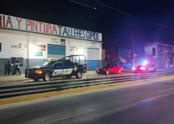Intentan robar auto afuera de establecimiento en Playa del Carmen