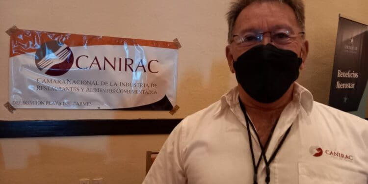 Restaurantes de Playa del Carmen trabajan con déficit del 60% en su personal