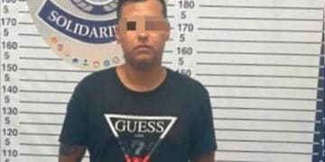 Se identificaba como policía para agredir a oficiales en la Quinta Avenida; es detenido