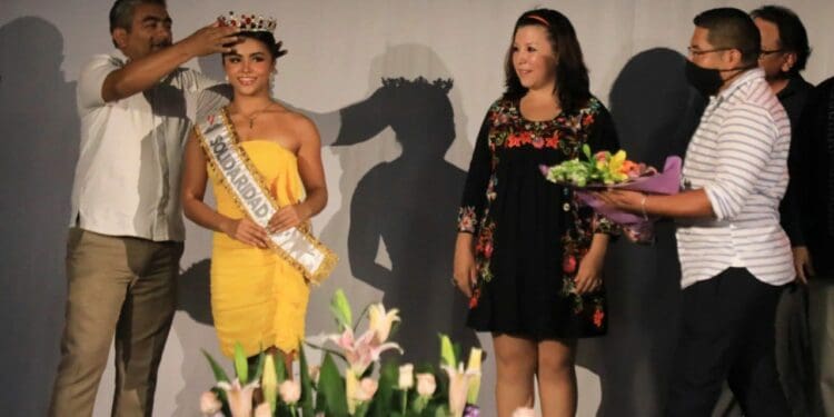 Coronan a la embajadora de Solidaridad para Miss Teen Internacional Quintana Roo