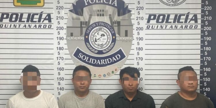 Arrestan a cuatro sujetos por intento de robo con violencia en Playa del Carmen 