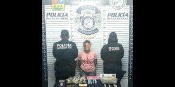 Detienen a mujer de 17 años tras reporte de venta de droga en Villas del Sol