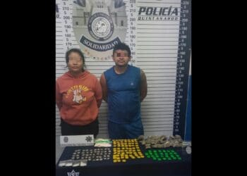 Detienen a pareja en posesión de 167 bolsitas con droga