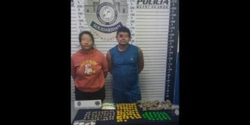Detienen a pareja en posesión de 167 bolsitas con droga