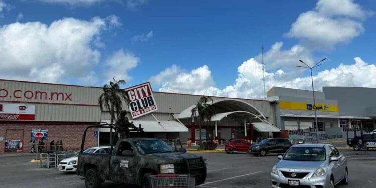 Disparan contra un hombre afuera del City Club de Playa del Carmen 