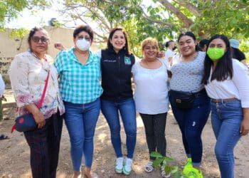 Inicia Estefanía Mercado campaña sembrando árboles