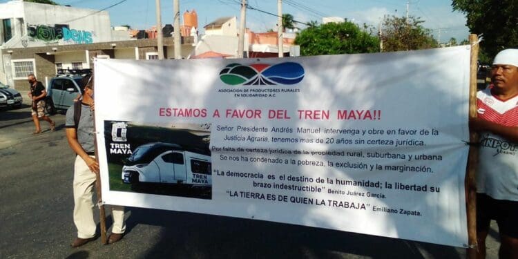 Marchan vecinos de colonias irregulares para exigir títulos de propiedad en Playa del Carmen 