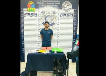 Policías de Solidaridad decomisan droga a joven extranjero