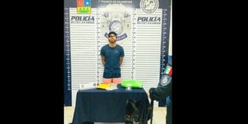 Policías de Solidaridad decomisan droga a joven extranjero