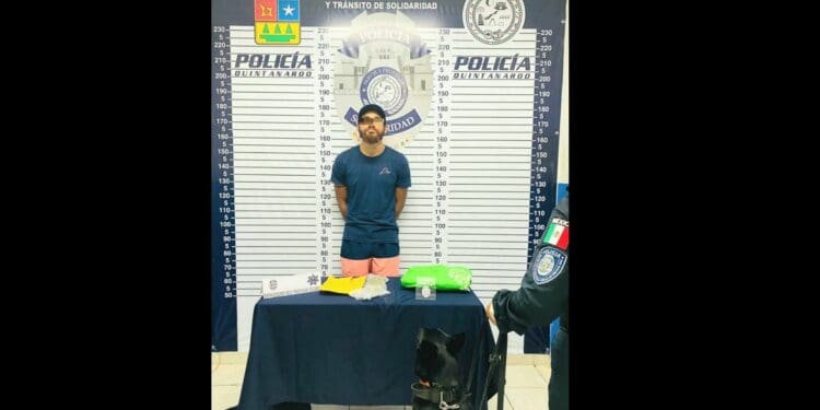 Policías de Solidaridad decomisan droga a joven extranjero