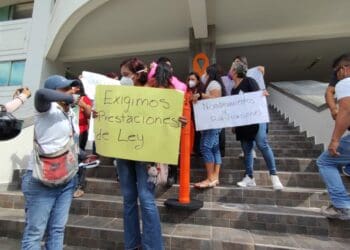 Protestan trabajadores del Poder Judicial en Playa del Carmen por supuestos abusos